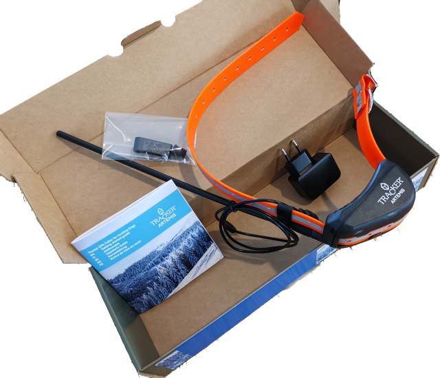 Tracker Artemis ja paketin sisältö.jpg